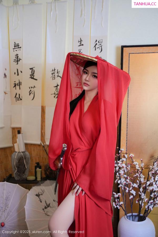   [XiuRen]高清写真图 2025.02.17 No.9890 妙可可Cheese 美腿丝袜第12张图片
